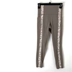 Athleta Salutation Stash Pocket II Serene 7/8 Legging Aries Print Yoga Tight